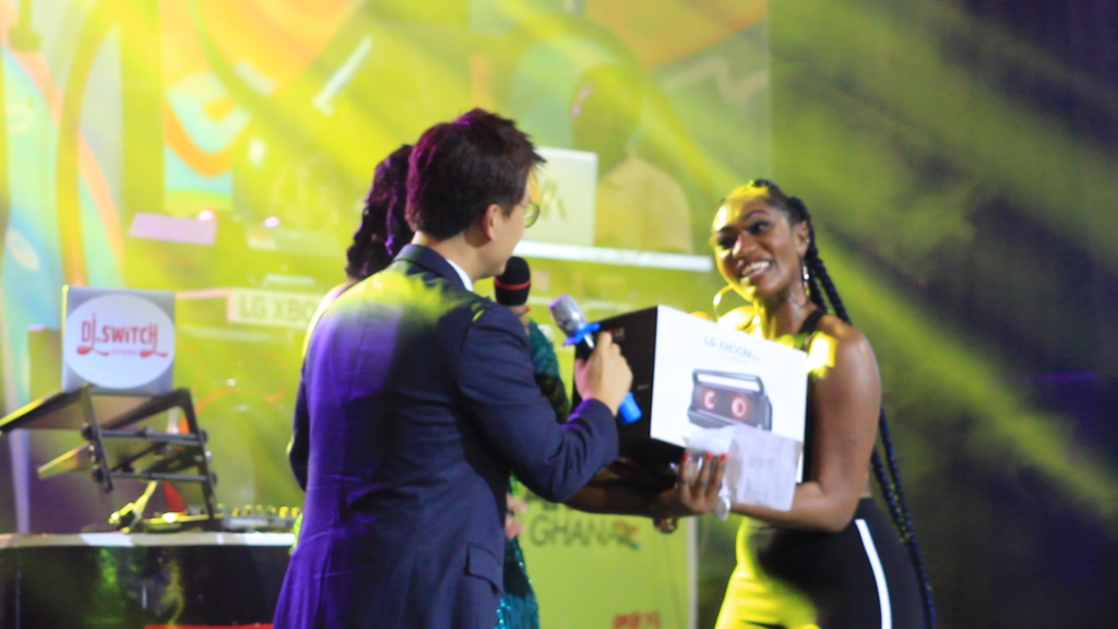 Wendy Shay and Kenny Cho of LG at Ghana DJ Awards